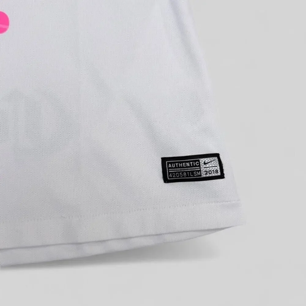 Special-edition 2018 Nike Pumas UNAM jersey ft. UNAM crest in vivid pink Sz S